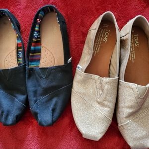 Lot of 2 pair of Toms flats - Women's size 7 - Black and Rose Gold - Barely Worn